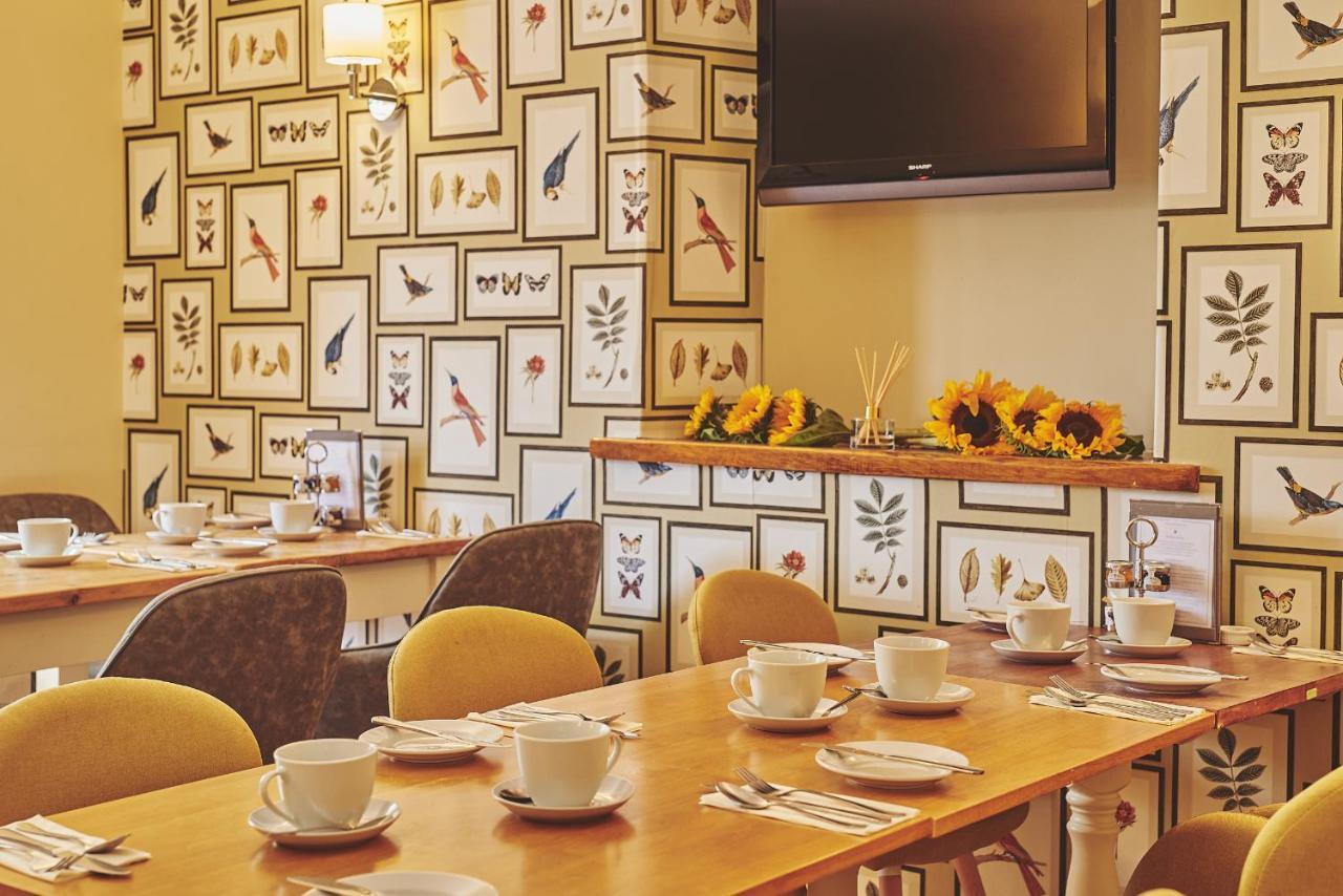 เดอะ แลนส์ดาวน์ เกสต์เฮาส์ Bourton-on-the-Water ภายนอก รูปภาพ The restaurant at the hotel