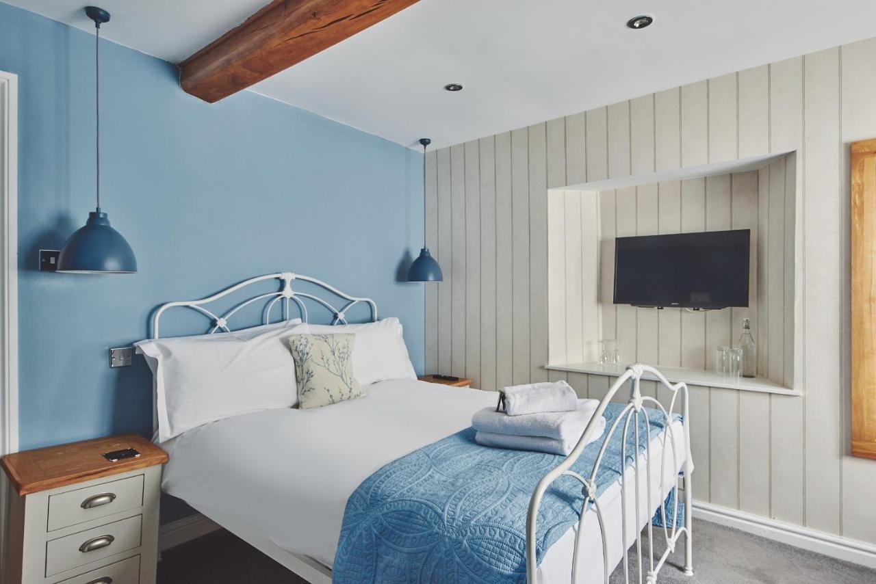 เดอะ แลนส์ดาวน์ เกสต์เฮาส์ Bourton-on-the-Water ภายนอก รูปภาพ The Blue Room