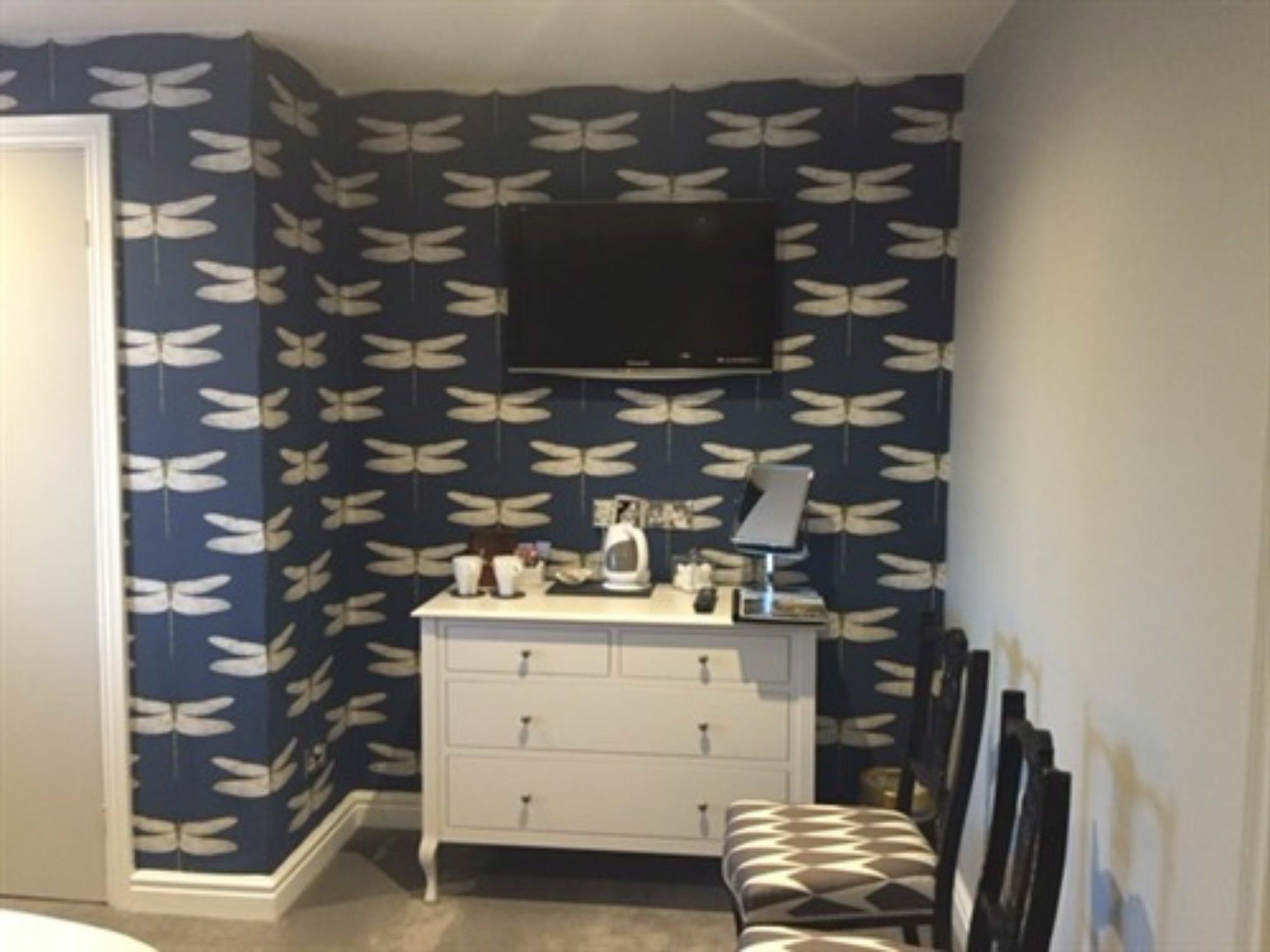 เดอะ แลนส์ดาวน์ เกสต์เฮาส์ Bourton-on-the-Water ภายนอก รูปภาพ A room at the hotel